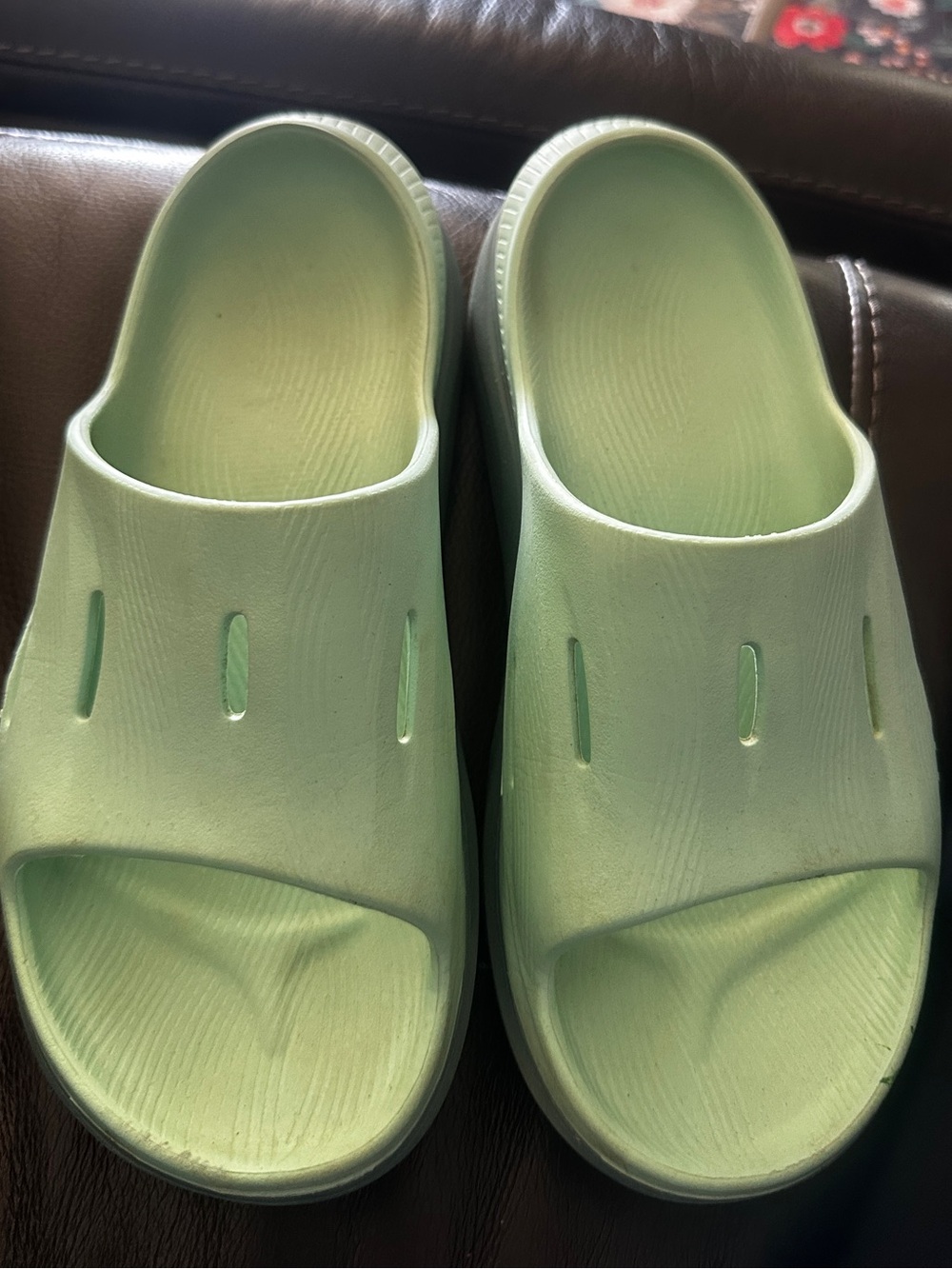 Hoka One Ora Recovery 3 size 10 mint green